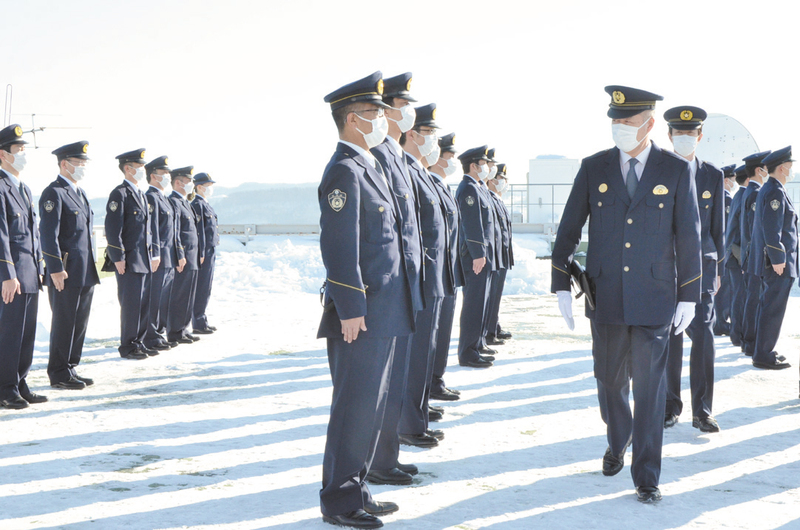 道警北見方面本部が年頭点検 2023年01月17日の記事 == 株式会社伝書鳩|経済の伝書鳩|北見・網走・オホーツクのフリーペーパー