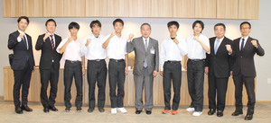 辻北見市長に結果報告した北見商科高等専修学校の生徒と関係者 == 株式会社伝書鳩｜経済の伝書鳩｜北見・網走・オホーツクのフリーペーパー ==