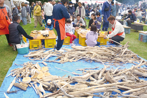 流木で作品づくり体験 == 株式会社伝書鳩｜経済の伝書鳩｜北見・網走・オホーツクのフリーペーパー ==