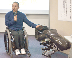 講演する狩野 亮氏 == 株式会社伝書鳩｜経済の伝書鳩｜北見・網走・オホーツクのフリーペーパー ==