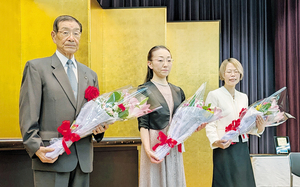 左から高薄さん、益井さん、おくださん == 株式会社伝書鳩｜経済の伝書鳩｜北見・網走・オホーツクのフリーペーパー ==