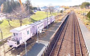 女満別駅にあったピンク車掌車 == 株式会社伝書鳩｜経済の伝書鳩｜北見・網走・オホーツクのフリーペーパー ==