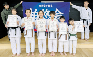 左から渡邊こころさん、大野さん、渡邊ひまりさん、鈴木くん、岡田くん、加藤くん == 株式会社伝書鳩｜経済の伝書鳩｜北見・網走・オホーツクのフリーペーパー ==