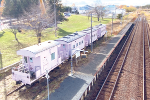 大空　〝ピンクの車掌車〟女満別駅から移設 == 株式会社伝書鳩｜経済の伝書鳩｜北見・網走・オホーツクのフリーペーパー ==