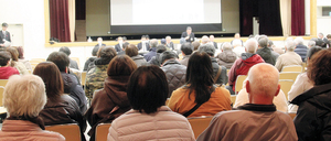 昨年12月21日、留辺蘂町公民館で開かれた留辺蘂自治区の財政健全化計画説明会には大勢の市民が参加 == 株式会社伝書鳩｜経済の伝書鳩｜北見・網走・オホーツクのフリーペーパー ==