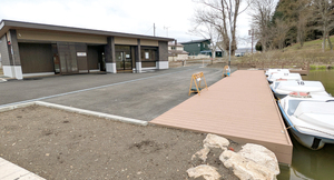池の南側に移設改築された管理棟とボート乗り場 == 株式会社伝書鳩｜経済の伝書鳩｜北見・網走・オホーツクのフリーペーパー ==