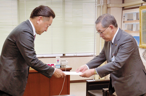 辻市長が舛川会頭へ、企業版ふるさと納税に関する連携、協力依頼 == 株式会社伝書鳩｜経済の伝書鳩｜北見・網走・オホーツクのフリーペーパー ==