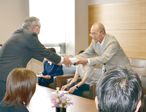 == 株式会社伝書鳩|経済の伝書鳩|北見・網走・オホーツクのフリーペーパー ==