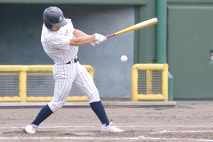 北見商業戦2回、先制の内野安打を放つ網走南ケ丘の真壁選手 == 株式会社伝書鳩｜経済の伝書鳩｜北見・網走・オホーツクのフリーペーパー ==