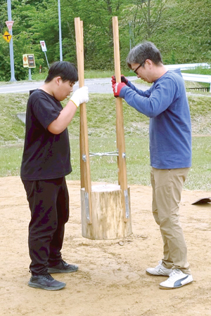 たこ胴突きで土を固める池田くん(左)ら == 株式会社伝書鳩|経済の伝書鳩|北見・網走・オホーツクのフリーペーパー ==
