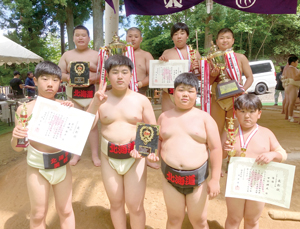 前列左から廣畑くん、永澤くん、梅田くん、中口輝虎くん、後列左から中武くん、中口龍輝斗くん、池田くん、佐藤くん == 株式会社伝書鳩｜経済の伝書鳩｜北見・網走・オホーツクのフリーペーパー ==