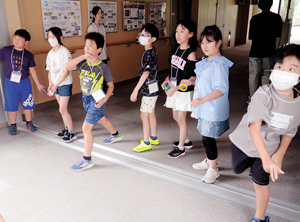 夢中でジャイロを飛ばす子どもたち == 株式会社伝書鳩｜経済の伝書鳩｜北見・網走・オホーツクのフリーペーパー ==