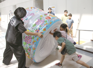 空気砲発射! == 株式会社伝書鳩｜経済の伝書鳩｜北見・網走・オホーツクのフリーペーパー ==