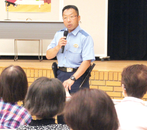 「お願いだからだまされないで」と講評する劇制作の駐在所所長さん == 株式会社伝書鳩|経済の伝書鳩|北見・網走・オホーツクのフリーペーパー ==