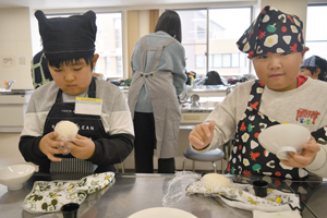 == 株式会社伝書鳩|経済の伝書鳩|北見・網走・オホーツクのフリーペーパー ==