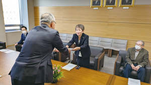 == 株式会社伝書鳩|経済の伝書鳩|北見・網走・オホーツクのフリーペーパー ==