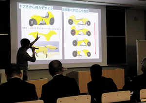 審査員の前でプレゼンテーションする学生 == 株式会社伝書鳩｜経済の伝書鳩｜北見・網走・オホーツクのフリーペーパー ==