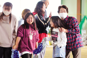 家族の応援に駆け付けた小学生も一投ごとに大盛り上がり == 株式会社伝書鳩｜経済の伝書鳩｜北見・網走・オホーツクのフリーペーパー ==