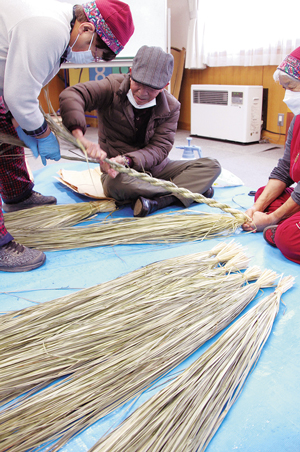 今年も青々としたスゲが集まった == 株式会社伝書鳩｜経済の伝書鳩｜北見・網走・オホーツクのフリーペーパー ==