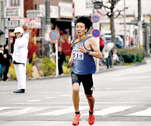 全国高校駅伝で走る古都選手(本人提供) == 株式会社伝書鳩｜経済の伝書鳩｜北見・網走・オホーツクのフリーペーパー ==