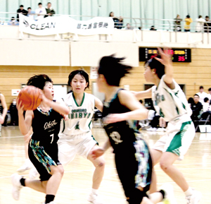 果敢に攻め込む中堀主将 == 株式会社伝書鳩｜経済の伝書鳩｜北見・網走・オホーツクのフリーペーパー ==