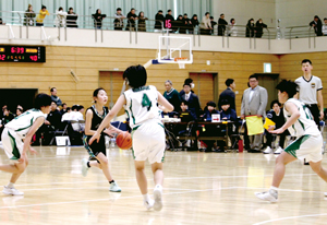 1年生ながら切れ味するどいドライブをみせる木戸選手 == 株式会社伝書鳩｜経済の伝書鳩｜北見・網走・オホーツクのフリーペーパー ==