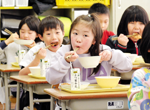 == 株式会社伝書鳩|経済の伝書鳩|北見・網走・オホーツクのフリーペーパー ==