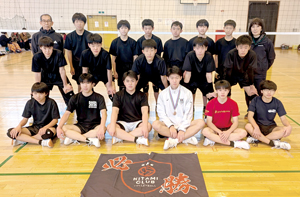 北見クラブの仲間達 == 株式会社伝書鳩｜経済の伝書鳩｜北見・網走・オホーツクのフリーペーパー ==