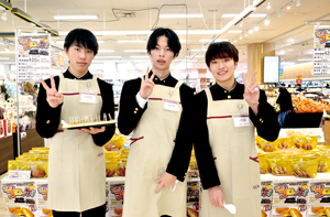 右から発案者の貝山さん、齋藤さん、菊地さん == 株式会社伝書鳩｜経済の伝書鳩｜北見・網走・オホーツクのフリーペーパー ==