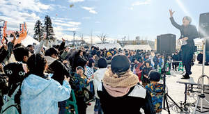 お笑い芸人によるキャンディまきも == 株式会社伝書鳩｜経済の伝書鳩｜北見・網走・オホーツクのフリーペーパー ==