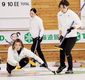 今年1月の公開練習で常呂出身の3人(左から吉村選手、近江谷選手、小野寺選手) == 株式会社伝書鳩|経済の伝書鳩|北見・網走・オホーツクのフリーペーパー ==