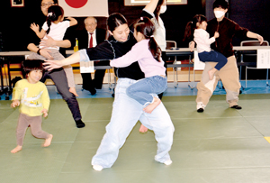 == 株式会社伝書鳩|経済の伝書鳩|北見・網走・オホーツクのフリーペーパー ==