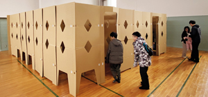 段ボール迷路 == 株式会社伝書鳩｜経済の伝書鳩｜北見・網走・オホーツクのフリーペーパー ==