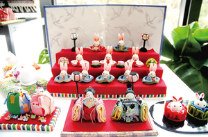 ちりめん細工のかわいらしい手作りひな人形がずらり == 株式会社伝書鳩｜経済の伝書鳩｜北見・網走・オホーツクのフリーペーパー ==