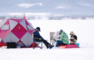 氷上ワカサギ釣り(同協会提供) == 株式会社伝書鳩|経済の伝書鳩|北見・網走・オホーツクのフリーペーパー ==