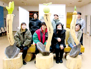 パブリックアートを制作した作家達(2022年) == 株式会社伝書鳩｜経済の伝書鳩｜北見・網走・オホーツクのフリーペーパー ==