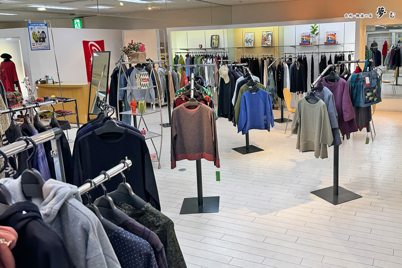 【北海道網走郡美幌町｜衣料・雑貨の店　夢む｜アパレル・バッグ・古布・雑貨・陶芸・衣料品｜北見パラボ出店毎月開催中】店内